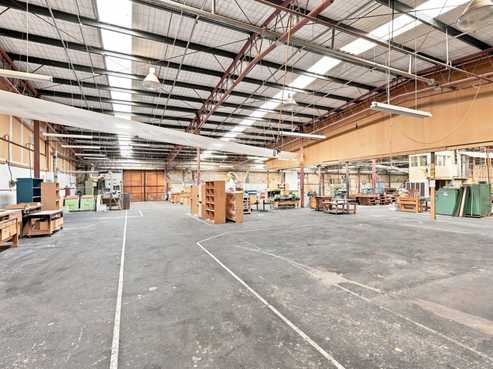 Large Profile Warehousing For Lease