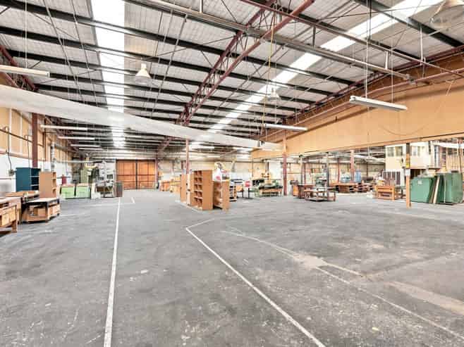 Large Profile Warehousing For Lease