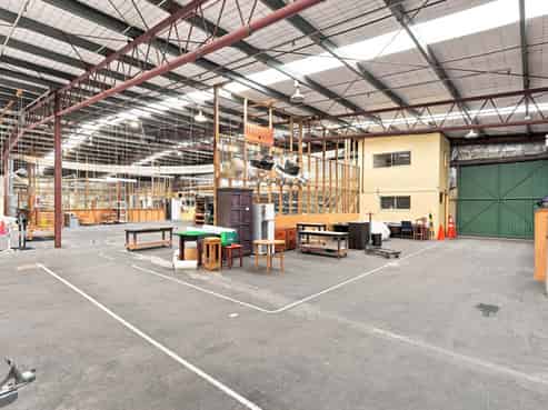 Large Profile Warehousing For Lease