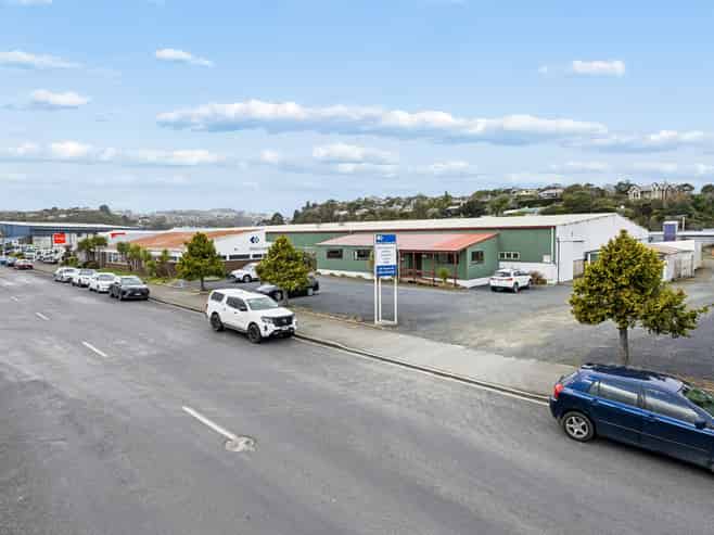 Large Profile Warehousing For Lease