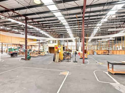 Large Profile Warehousing For Lease