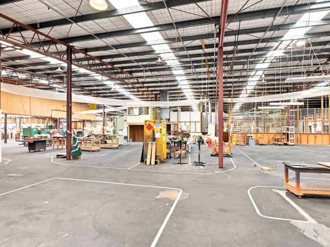 Large Profile Warehousing For Lease