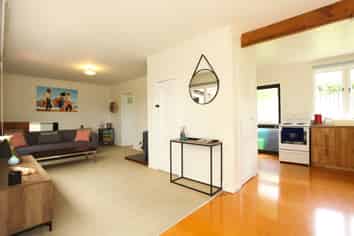 6B Cross Street, Raglan