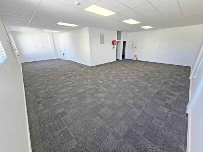 SPACIOUS AND SUNLIT OFFICE ON CAMERON STREET
