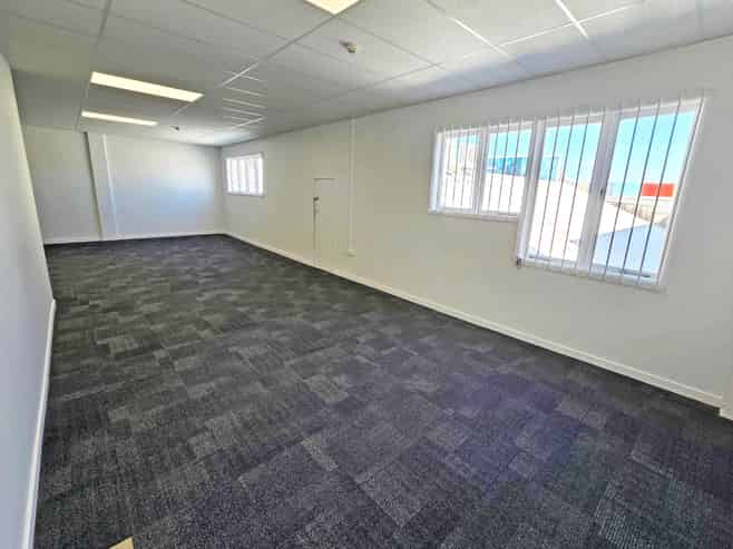 SPACIOUS AND SUNLIT OFFICE ON CAMERON STREET
