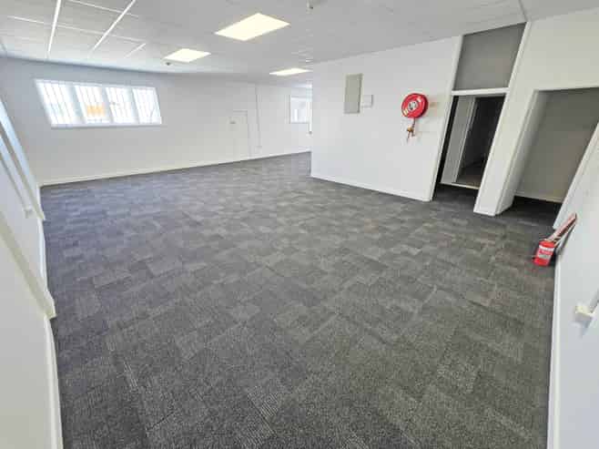 SPACIOUS AND SUNLIT OFFICE ON CAMERON STREET
