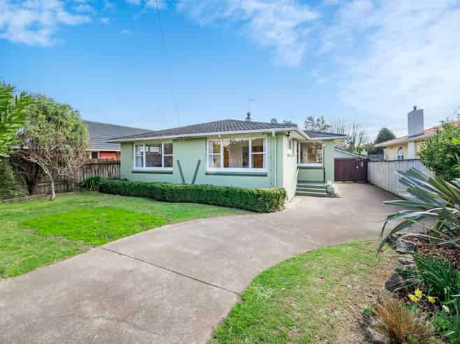 53 Gray Avenue, Paraparaumu Beach