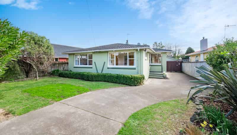 53 Gray Avenue, Paraparaumu Beach