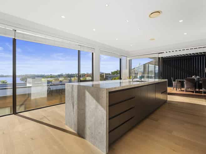 37 Lake Pupuke Drive, Takapuna