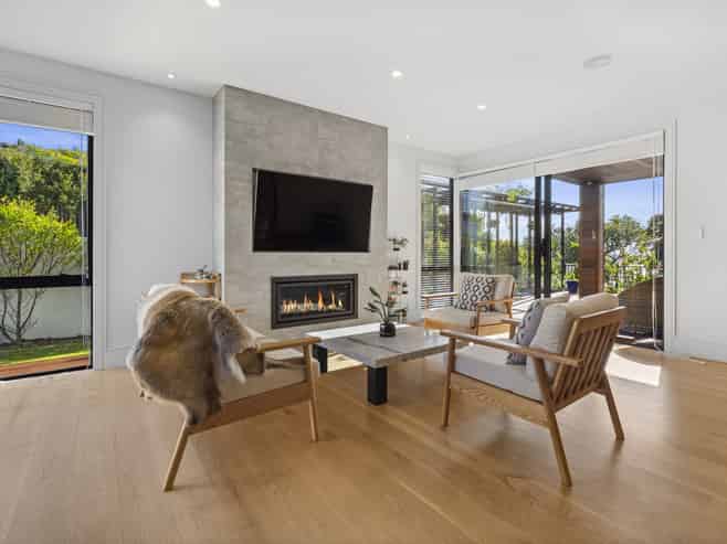 37 Lake Pupuke Drive, Takapuna