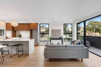 4/37 Bay Street, Red Beach