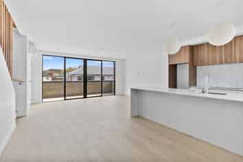 4/37 Bay Street, Red Beach