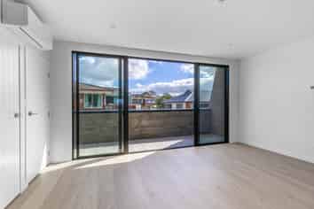3/37 Bay Street, Red Beach