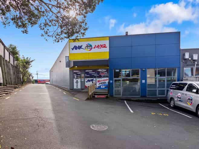Versatile Retail Offering - Sale/Lease