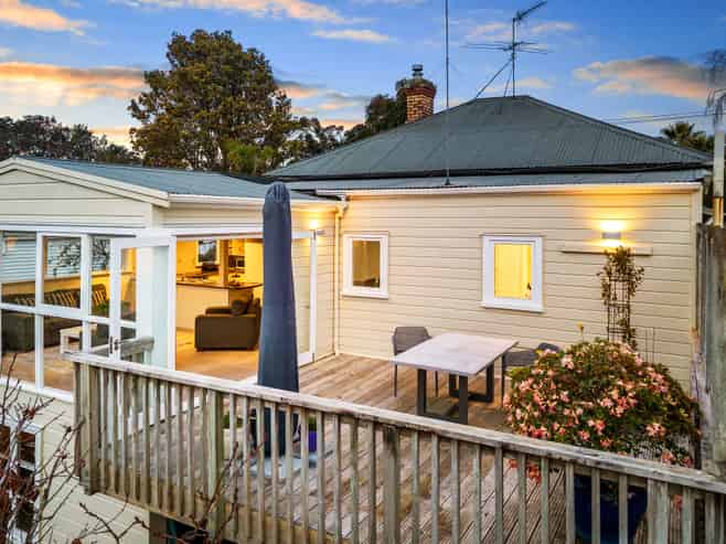 15 West Lynn Road, Titirangi