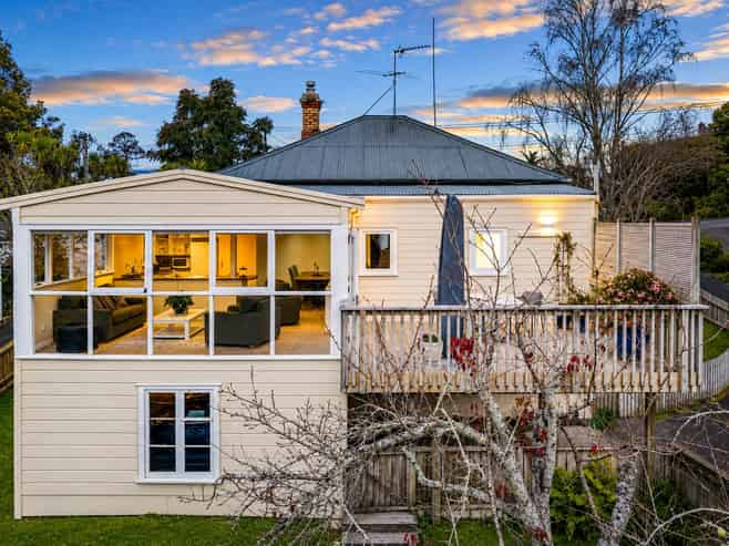 15 West Lynn Road, Titirangi