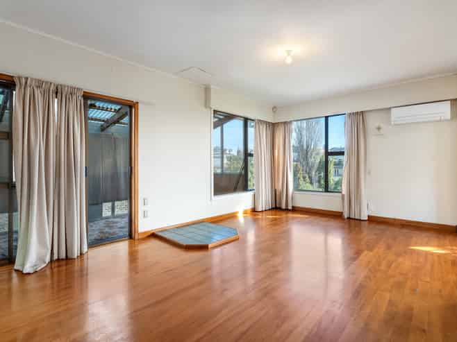 32 Eaton Road, Hillsborough