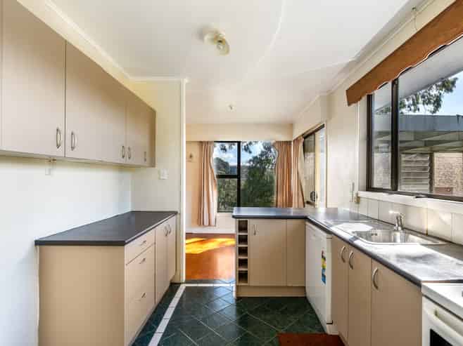 32 Eaton Road, Hillsborough