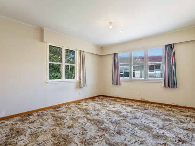 32 Eaton Road, Hillsborough
