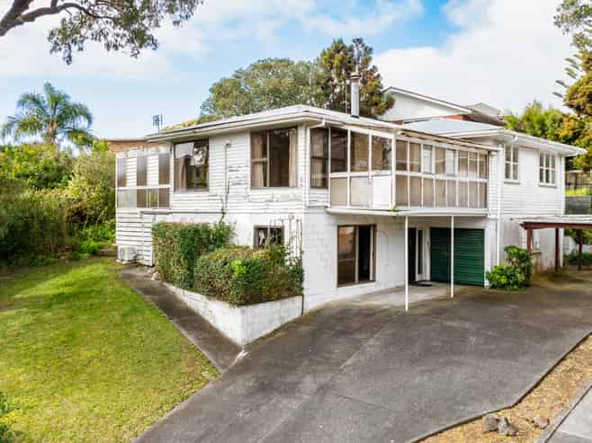 32 Eaton Road, Hillsborough