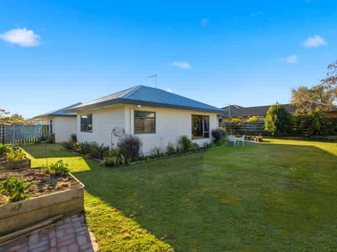 57 Balmoral Drive, Hilltop
