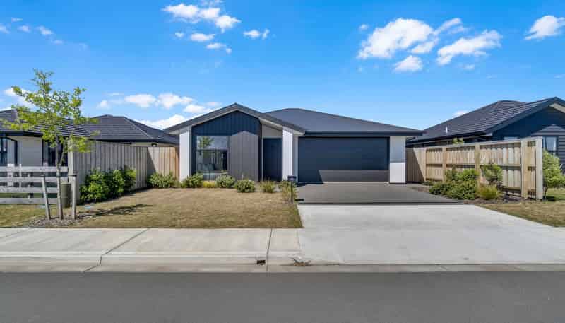 74 Crossley Avenue, Woodend