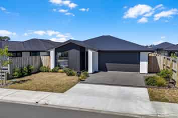 74 Crossley Avenue, Woodend