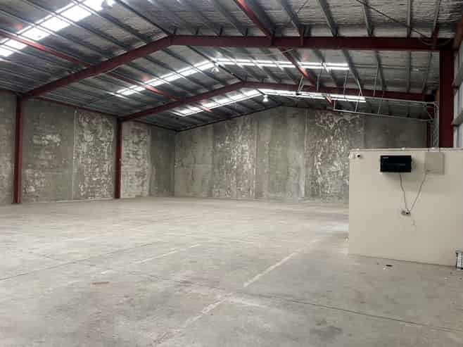 High Stud Warehouse With Drive-Through Access