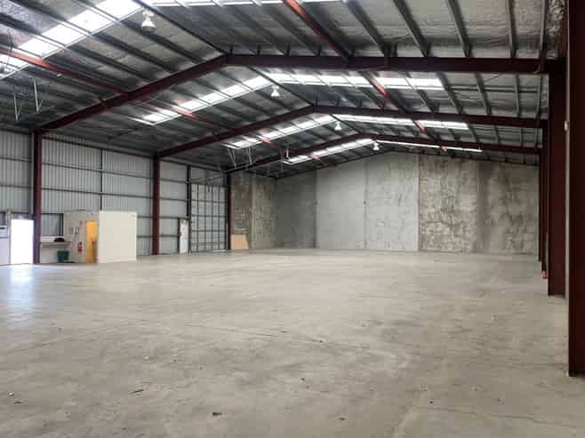 High Stud Warehouse With Drive-Through Access