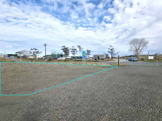 Last Road-front Yard!