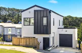 2  Waka Street, Albany