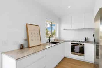 2/267 Meola Road, Point Chevalier