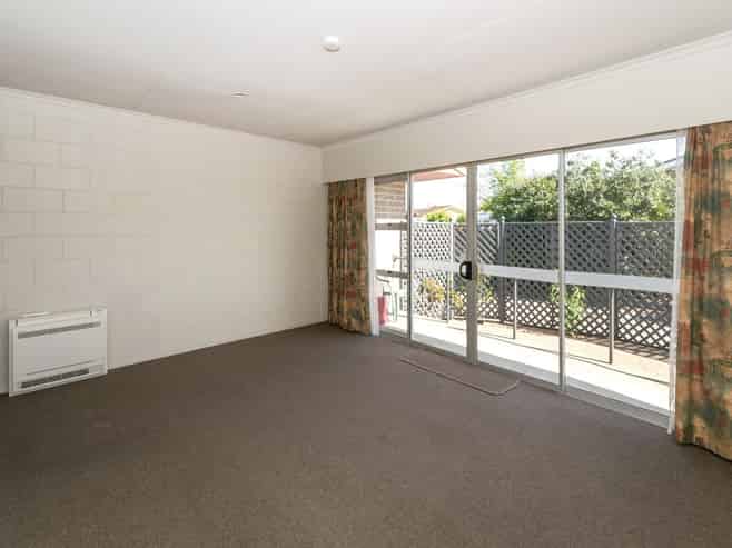 2/12 Newbourne Crescent, Redwoodtown