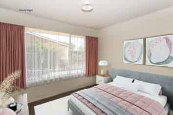 2/12 Newbourne Crescent, Redwoodtown