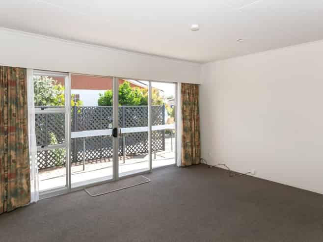 2/12 Newbourne Crescent, Redwoodtown