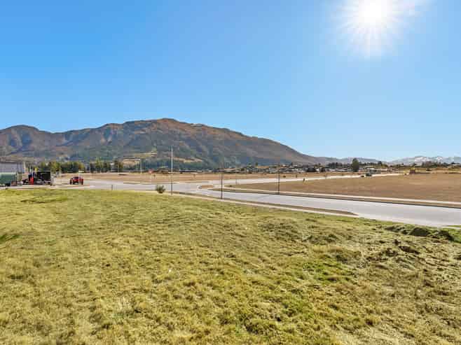 2 Bradshaw Street, Lake Hawea