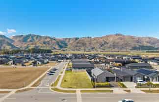2 Bradshaw Street, Lake Hawea
