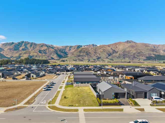 2 Bradshaw Street, Lake Hawea