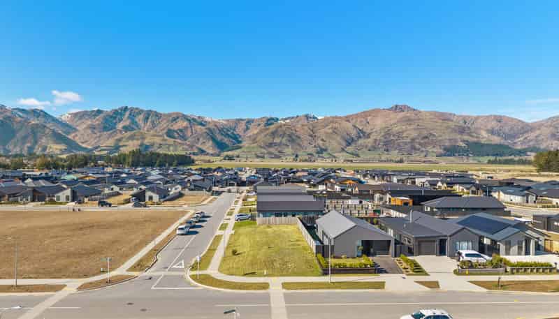 2 Bradshaw Street, Lake Hawea