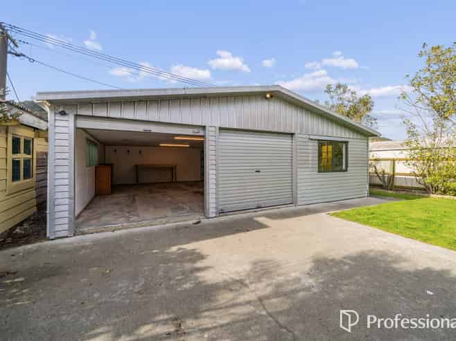 1306 High Street, Taita