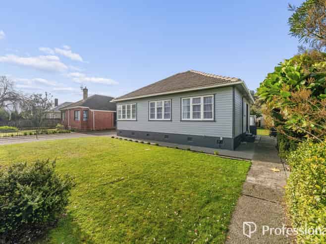 1306 High Street, Taita