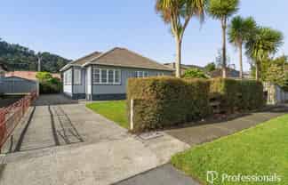 1306 High Street, Taita