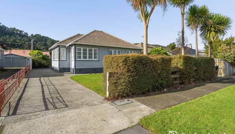 1306 High Street, Taita