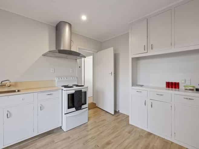 2/9a Curletts Road, Sockburn