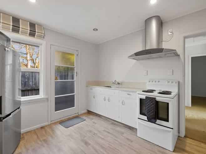 2/9a Curletts Road, Sockburn