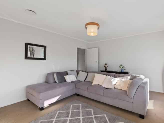 2/9a Curletts Road, Sockburn