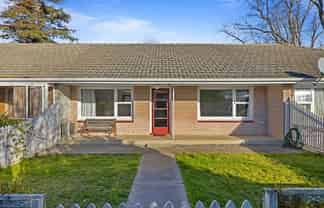 2/9a Curletts Road, Sockburn