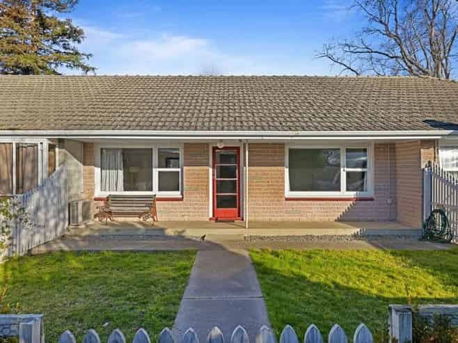 2/9a Curletts Road, Sockburn