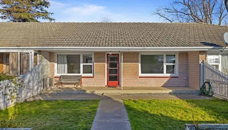 2/9a Curletts Road, Sockburn