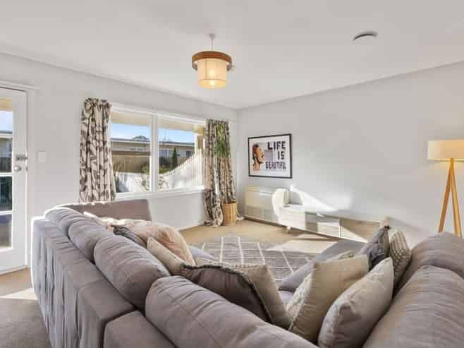 2/9a Curletts Road, Sockburn